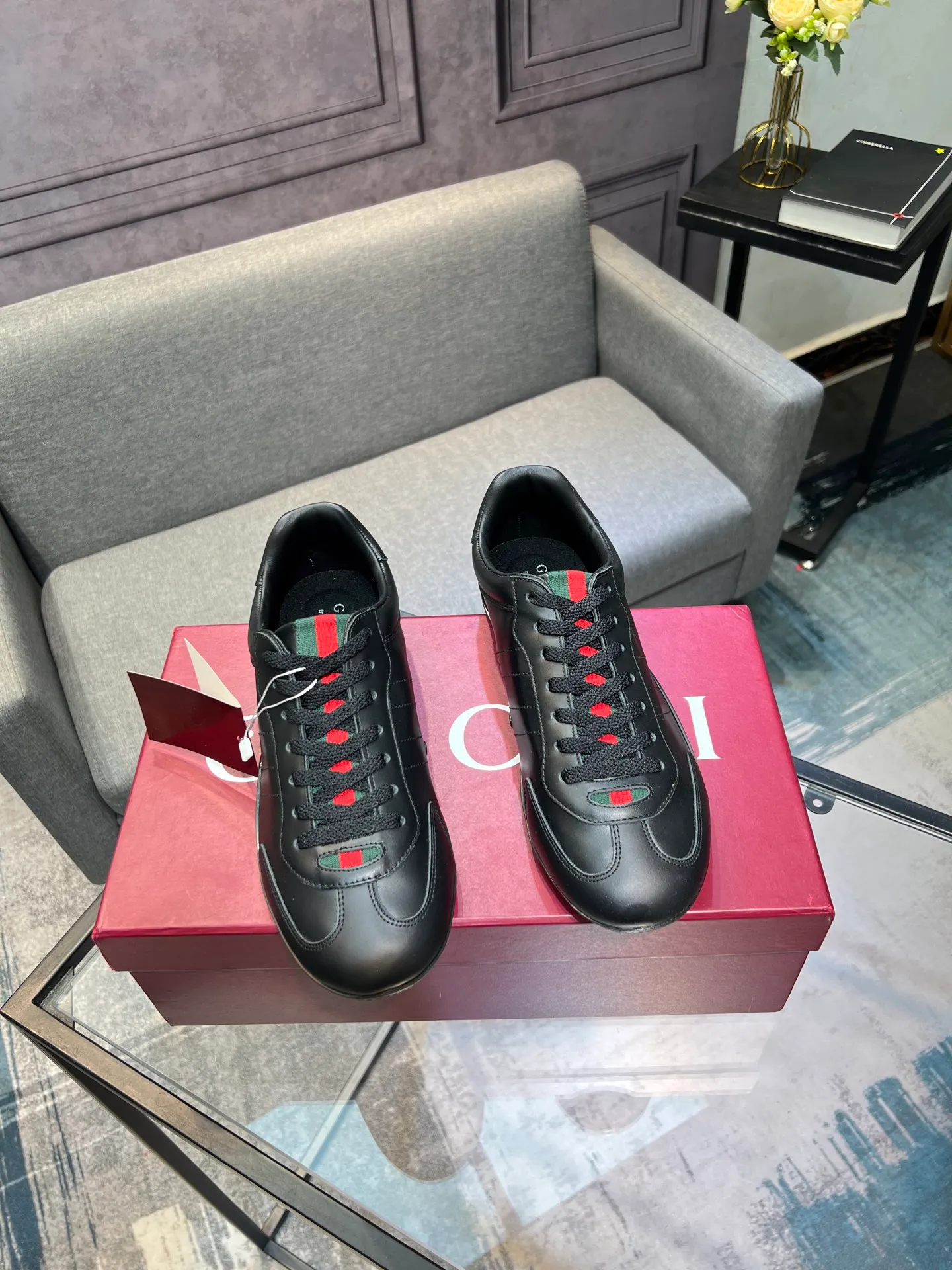 Men's shoes 💰580 Gucci Gucci small dirty shoes full series upgrade, long-term production GG Gucci series old casual small dirty shoes catwalk style ZP developed pure original version... metal double G crystal cylindrical mark... Gucc original pattern webbing... upper color rubbed cowhide matte stitching classic double G cloth, code number: 35-44 (female 41, male 45. Customization is not returnable) Fabric: original custom cowhide Inner: original custom cowhide Feet: original cowhide injection molding. Outsole: original open molding sole. Packaging: original full set of packaging. Color: official website updated simultaneously.